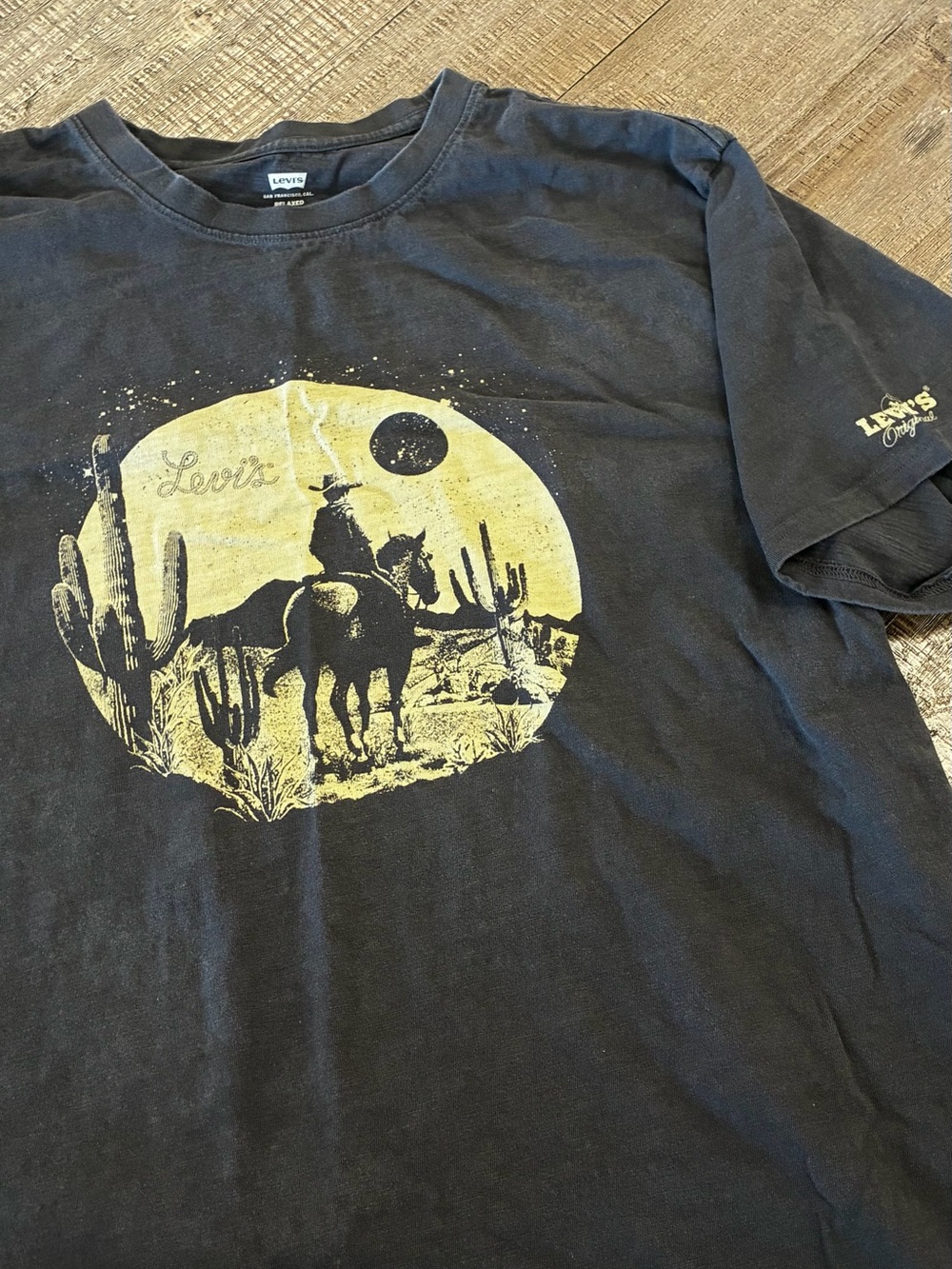 Vintage Levi's Men's Black Graphic Desert Cowboy T-Shirt heavy cotton size 2XL